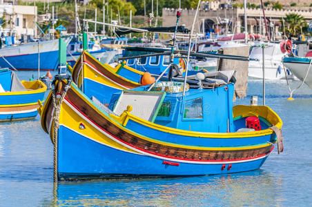 马耳他马尔萨克斯洛克港的传统吕祖船。