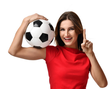 妇女在红色 t恤举行足球庆祝点一手指向上优胜者签署自由文本拷贝空间