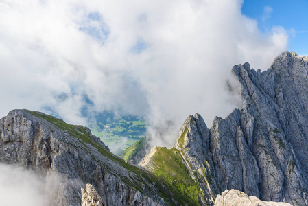 山在云彩在 Ellmauer 暂停, 狂放的凯撒山奥地利接近 Gruttenhuette, 去, 蒂罗尔, 奥地利徒步旅行在