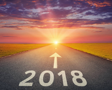 空旷的公路至日落时即将举行 2018 年