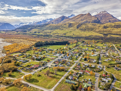 新西兰南岛 Glenorchy 美丽秋鸟眼观