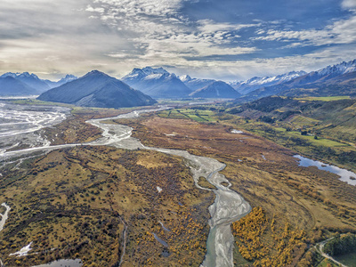 新西兰南岛 Glenorchy 美丽秋鸟眼观