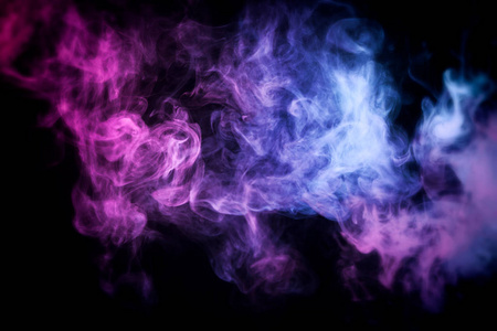 粉红色, 紫色和蓝色烟雾的黑色孤立背景。从 vap 的烟雾背景