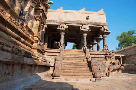 mandapa, Airavatesvara 寺, Darasuram, 印度泰米尔纳德邦西部入口。从西边看