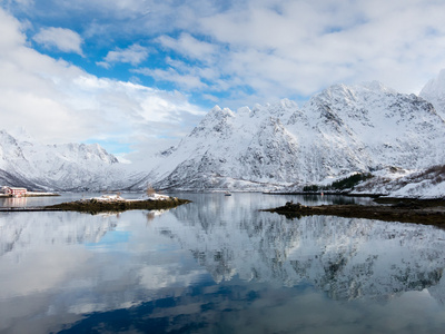 在冬季，罗弗敦群岛，挪威的 Austnesfjord