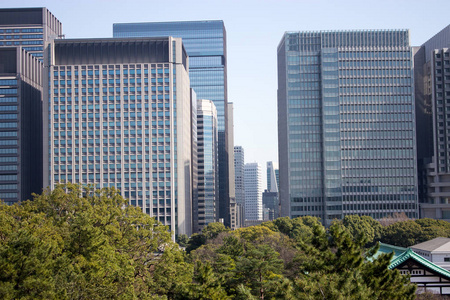 城市公共空间设计现代建筑在东京市中心的街道日本东京市中心的住宅景