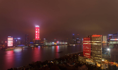 现代的城市夜景，外滩上海