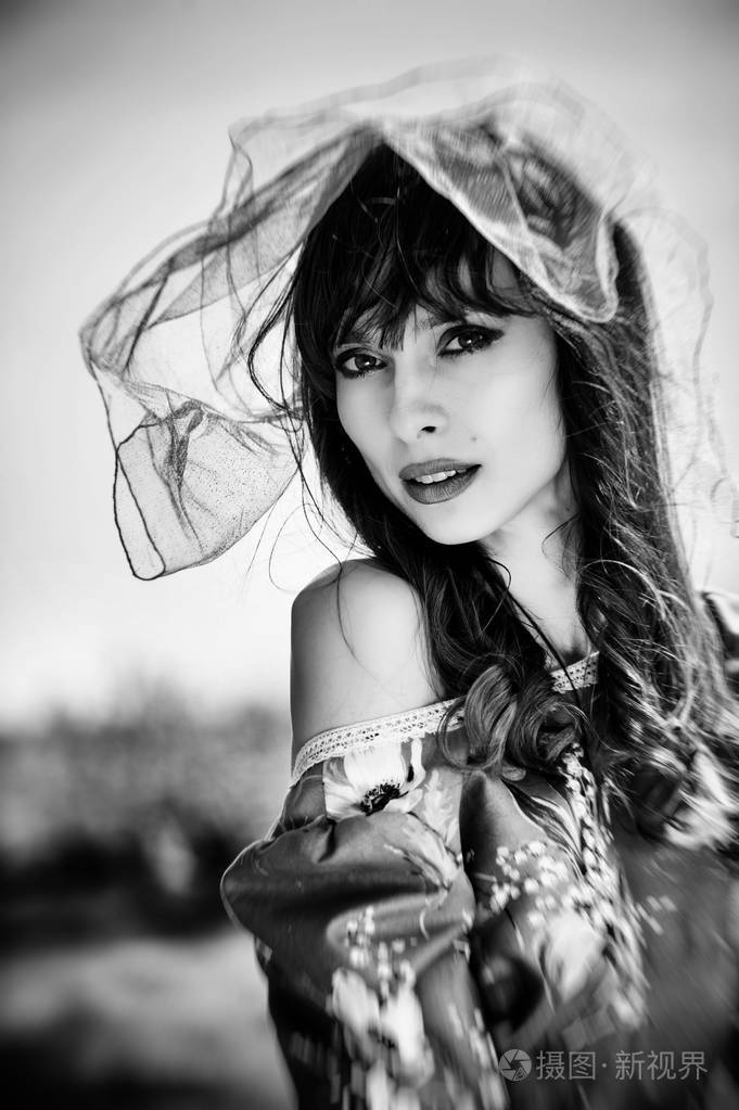 美丽的女人,带面纱