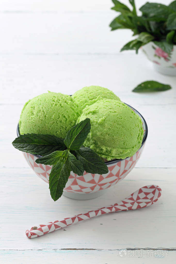 绿色的冰淇淋球