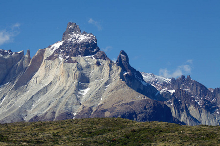 Cuernos 与蓝天, 智利南部马加兰尼斯地区的托雷斯 Pehoe 国家公园的美景