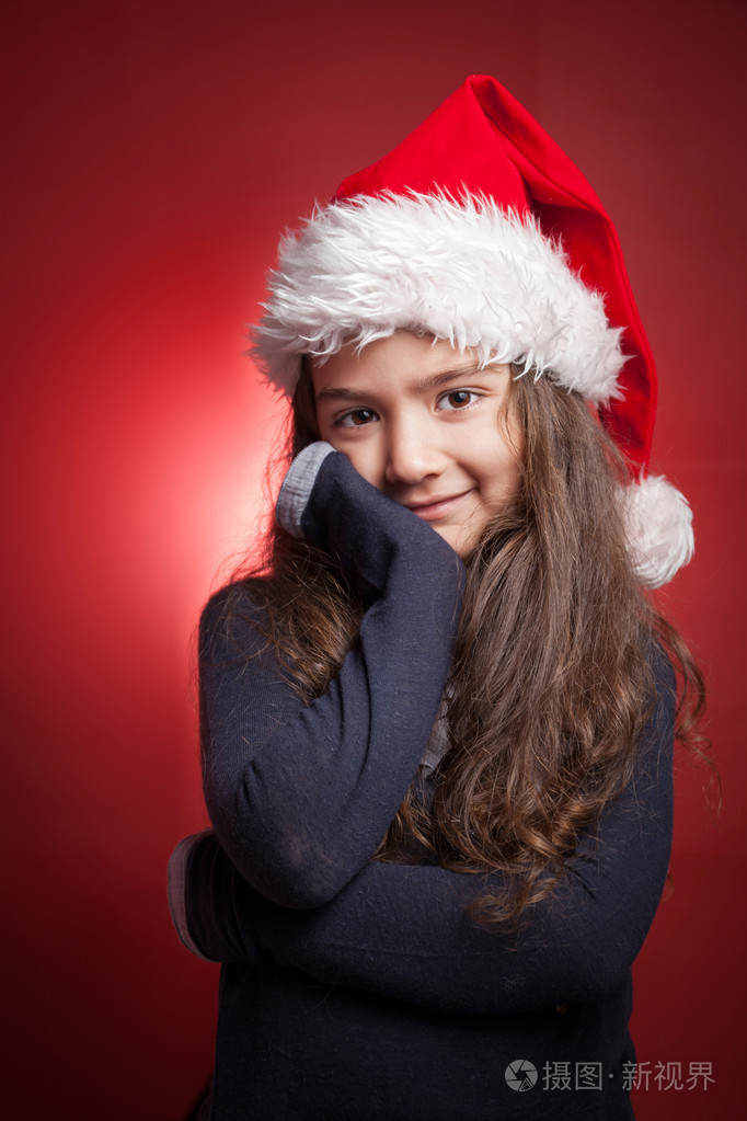 红色圣诞帽的小女孩