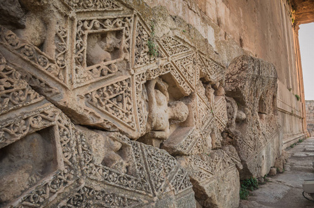 巴勒贝克的废墟。Phenicia 古城位于黎巴嫩的因为河谷。雅典卫城与罗马遗骸