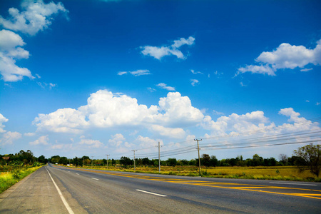 在泰国农村云天空公路道路