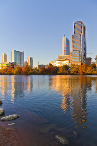 Austin 市中心在日落时