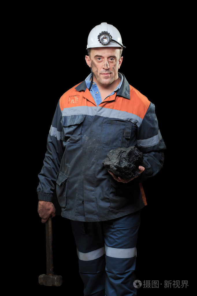 矿工伸出一大批能源丰富的煤炭