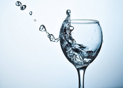 红酒洒出来图片