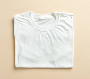 白色折叠 t恤衫