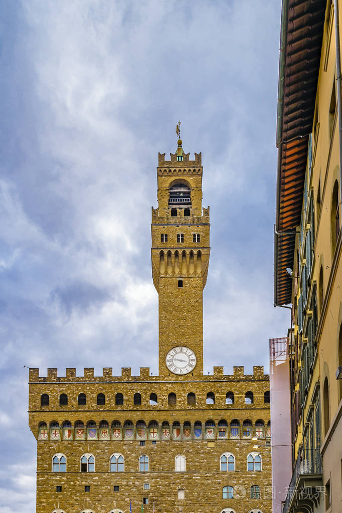 意大利佛罗伦萨著名宫殿旧大厦的低角度观景