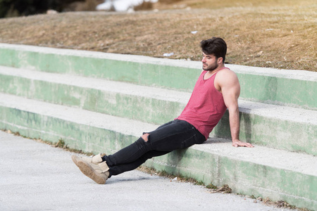 强烈的太阳图片