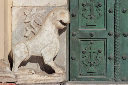 青铜大门图片大全