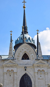 弗拉基米尔教会在1789年由著名俄国建筑师瓦斯利 Bazhenov 修造了在伪哥特式样式在王子庄园的疆土 Dashkov。俄罗斯
