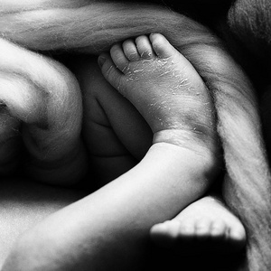 小小的新生婴儿脚