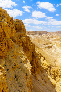 马萨达的堡垒 现在是一个国家公园 和风景, 在 Judaean 沙漠的东部边缘, 以色列南部