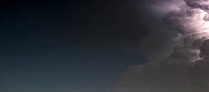 戏剧性的风暴云背景 云中的闪电 夜云照片 正版商用图片05gr27 摄图新视界