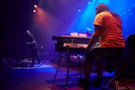 乐队在排练.钢琴家照片