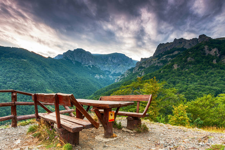 野餐区与伟大的山景