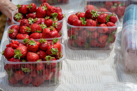 市场草莓图片