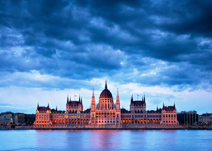 匈牙利议会在黎明