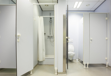 公共厕所男女淋浴照片