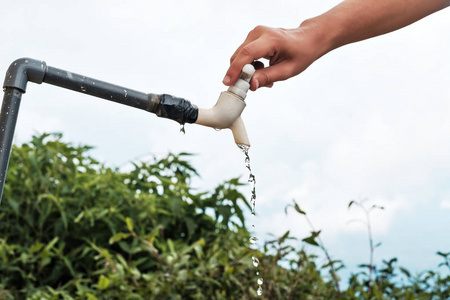 关闭水龙头图片