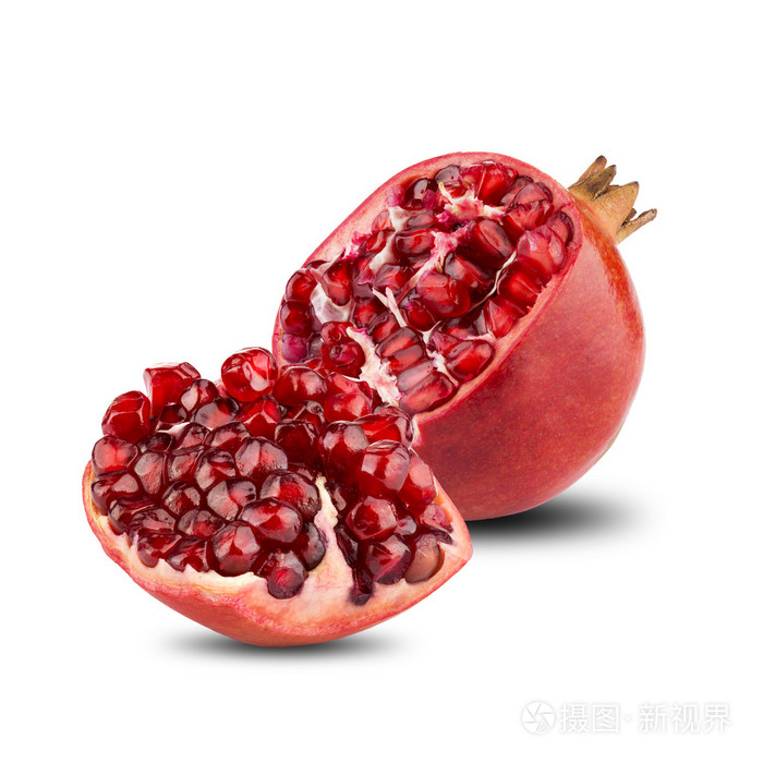 白色背景上的石榴果实