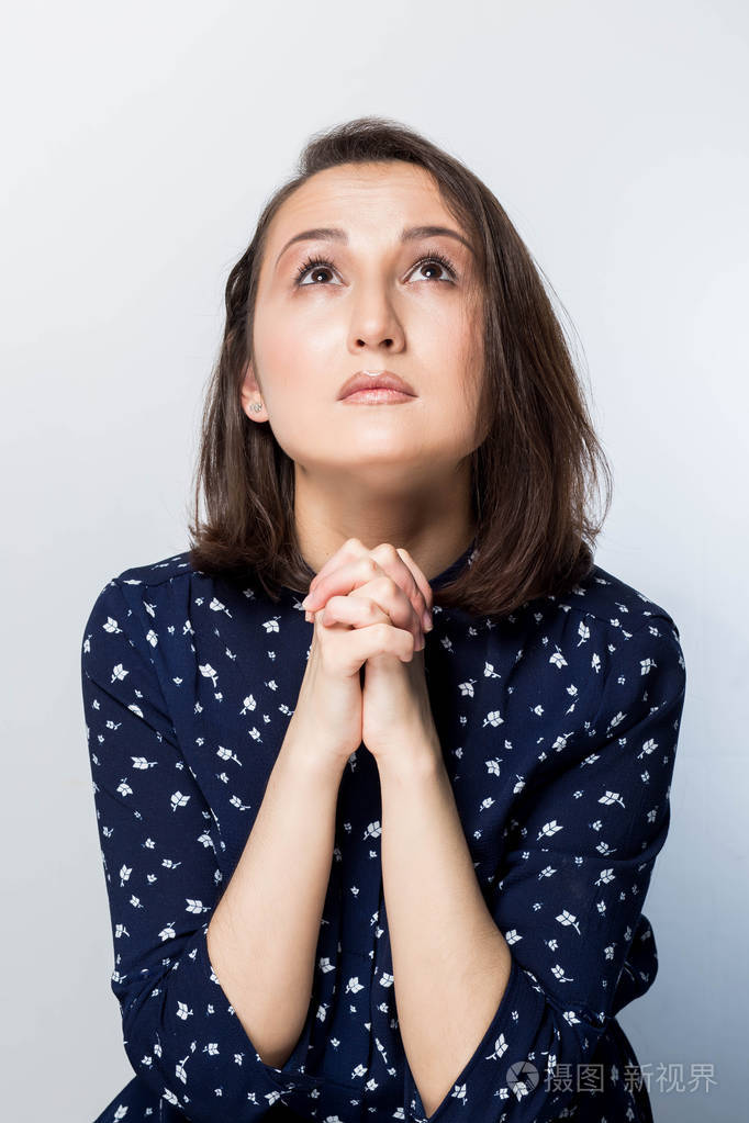 美丽的女人祈祷, 仰望