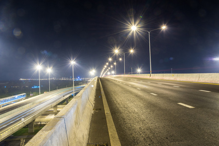 夜晚高速公路图片