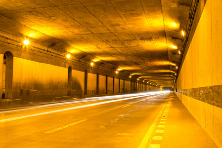 隧道交通汽车速度