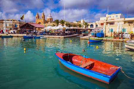 全景的室内拍摄的 Mosta 的圆顶在 Mosta，马耳他。教堂圣母假设称为 Mosta 圆形建筑在欧洲第三大教堂