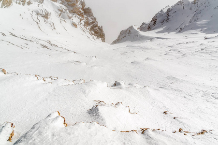 白云石阿尔卑斯山帕苏丰 Pordoi TrentinoAltoAdige 地区，意大利瓦尔迪 Fassa 毛巾的浴室附近从模