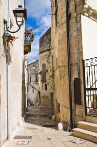 Altamura 的小巷里。普利亚大区。意大利