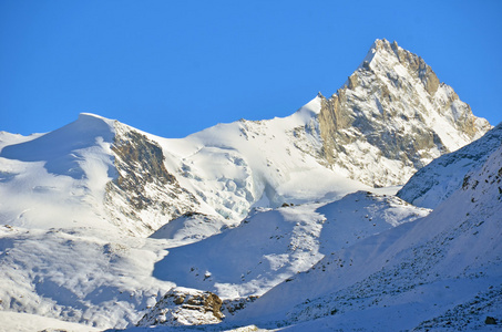 在伯尔尼阿尔卑斯山 Weisshorn