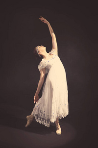 年轻漂亮芭蕾舞女演员