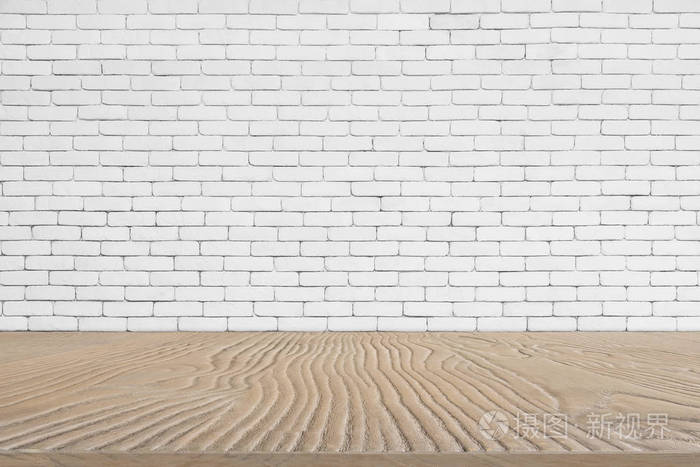 抽象背景从木桌顶与白色砖墙背景。用于添加文本消息的图片。设计艺术作品背景