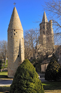 胡椒瓶塔和大作 des 奇迹教堂，AvignonetL