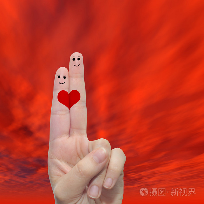 手指画着一颗心