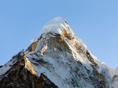 晚上 ama dablam 的视图