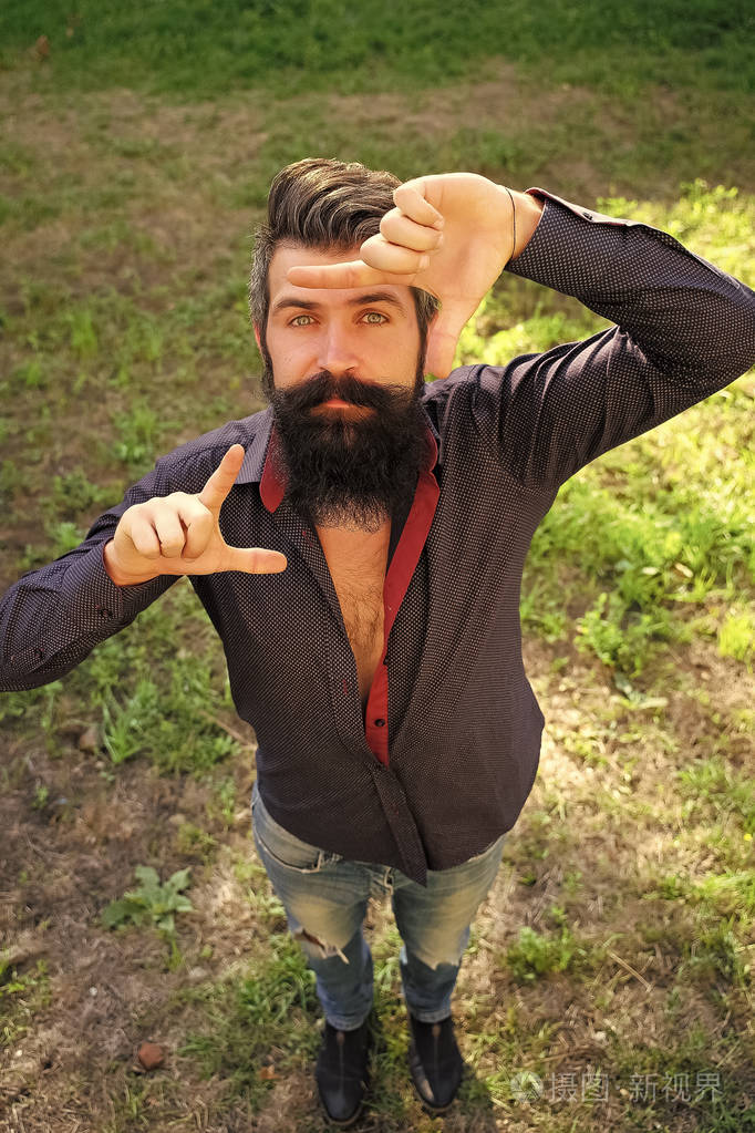 顶视图的留胡子的人