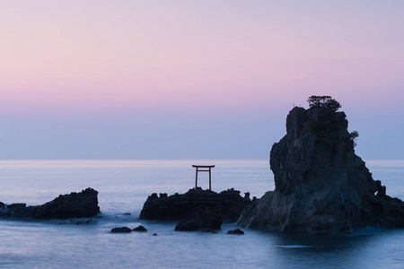 福岛磐镇 Hattachi 海滩夏季春季海上日出