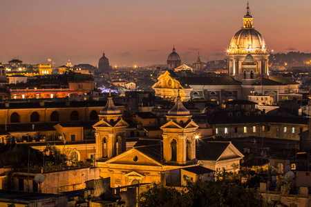 罗马在日落时的全景视图
